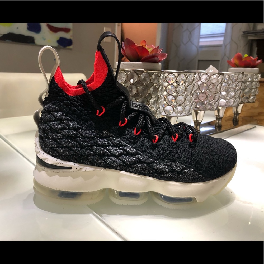 LEBRON XV (GS) Nike